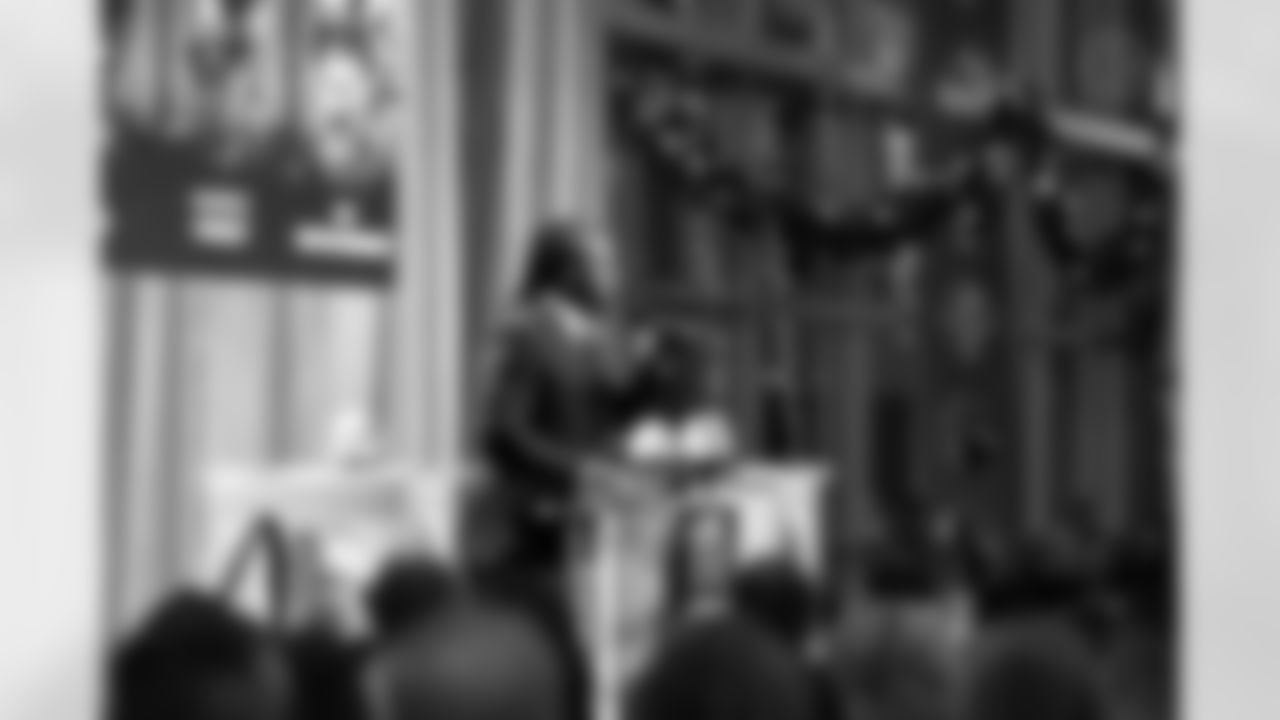 The Pittsburgh Steelers celebrate the 2025 Hall of Honor Class during the Hall of Honor Dinner Ceremony presented by U.S. Steel on Sunday, Dec. 14, 2025 in Pittsburgh, PA. (Alysa Rubin / Pittsburgh Steelers)