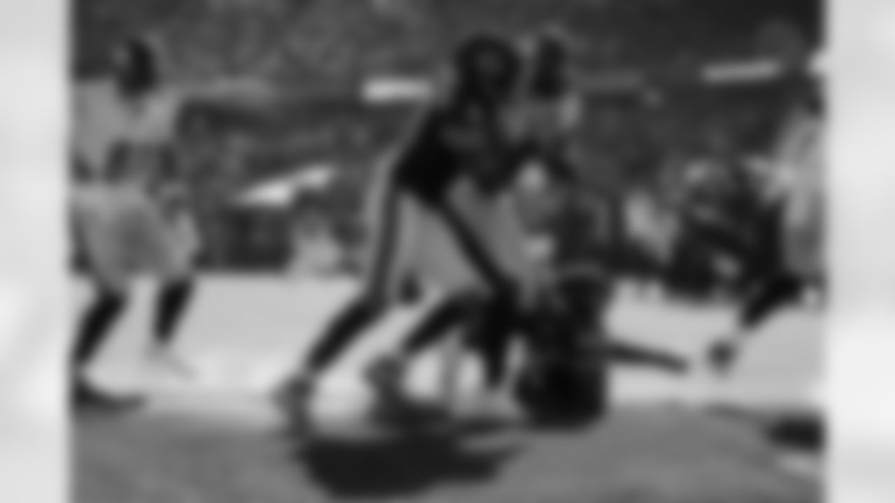 Pittsburgh Steelers wide receiver DK Metcalf (4) runs for a touchdown during a regular season game against the Chicago Bears, Sunday, Nov. 23, 2025 in Chicago, IL. The Bears beat the Steelers 31-28. (Alysa Rubin / Pittsburgh Steelers)