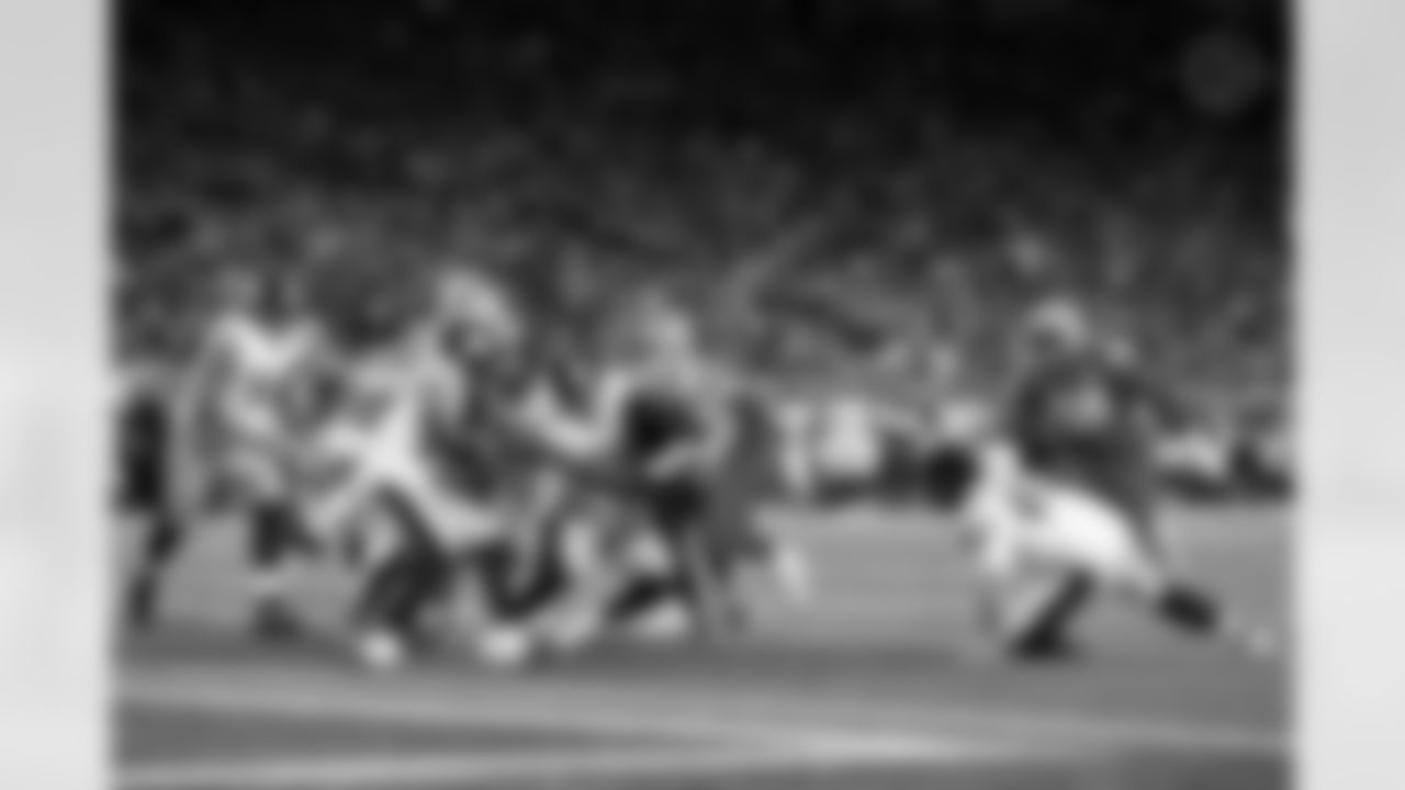 Pittsburgh Steelers linebacker Jack Sawyer (33) and Pittsburgh Steelers safety Kyle Dugger (29) during a regular season game between the Pittsburgh Steelers and the Detroit Lions, Sunday, Dec. 21, 2025 in Detroit, MI. The Steelers defeated the Lions 29-24. (Karl Roser / Pittsburgh Steelers)