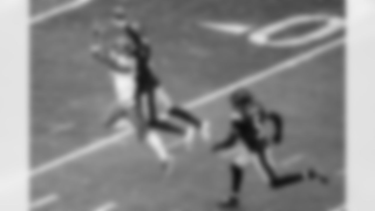 Pittsburgh Steelers cornerback James Pierre (42) deflects a pass during a regular season game against the Cincinnati Bengals, Sunday, Nov. 16, 2025 in Pittsburgh, PA. The Steelers defeated the Bengals 34-12. (Arron Anastasia / Pittsburgh Steelers)