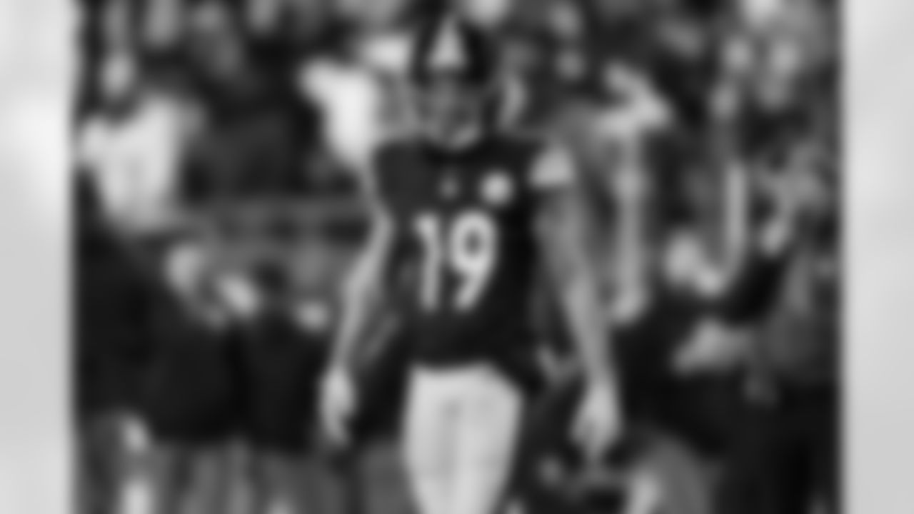 Pittsburgh Steelers wide receiver Calvin Austin III (19) during a postseason Wild Card game between the Pittsburgh Steelers and the Houston Texans, Monday, Jan. 12, 2026 in Pittsburgh, PA. (Alysa Rubin / Pittsburgh Steelers)