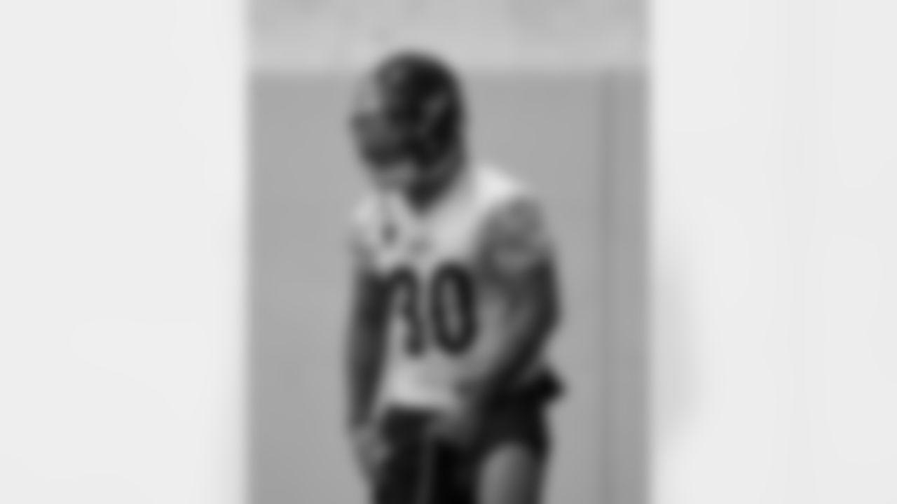 Pittsburgh Steelers running back Jaylen Warren (30) during practice at the UPMC Rooney Sports Complex preparing for a Week 18 matchup against the Baltimore Ravens, Thursday, Jan. 1, 2026 in Pittsburgh, PA. (Alysa Rubin / Pittsburgh Steelers)