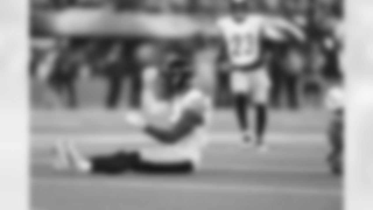 Pittsburgh Steelers linebacker Patrick Queen (6) during a regular season game between the Pittsburgh Steelers and the Los Angeles Chargers, Sunday, Nov. 9, 2025 in Inglewood, CA. (Karl Roser / Pittsburgh Steelers)