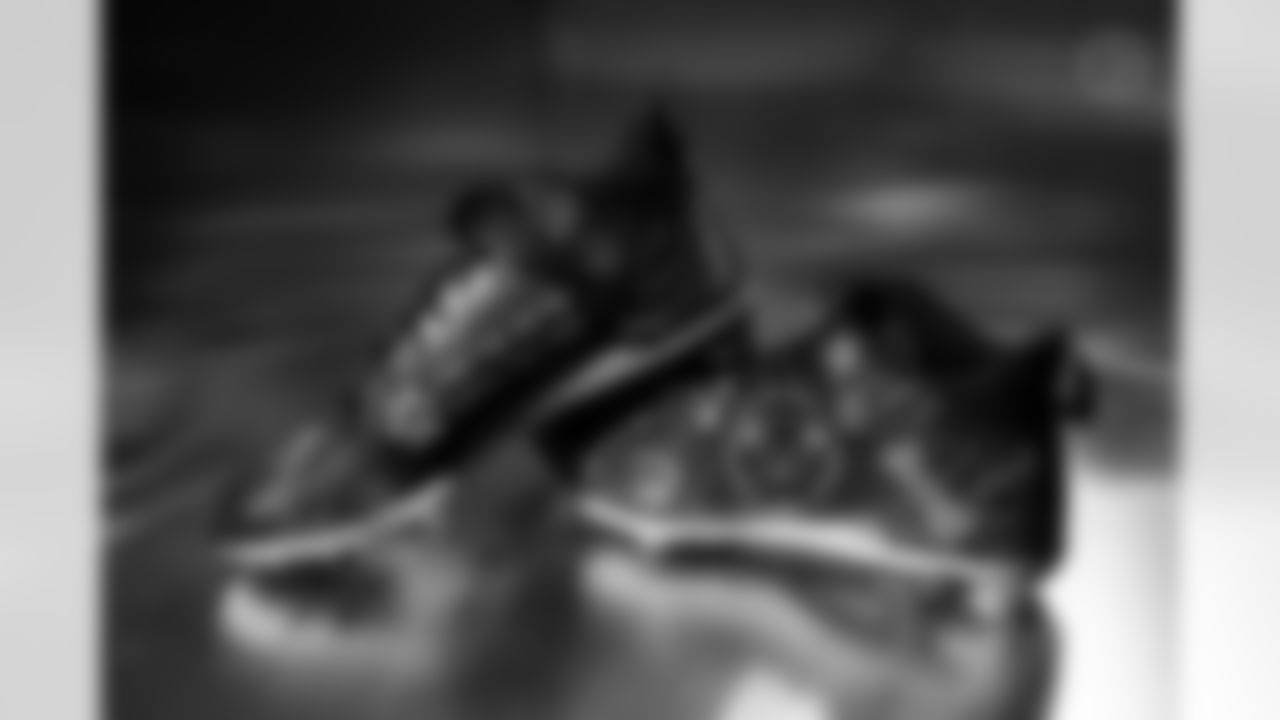 Pittsburgh Steelers offensive lineman Steven Jones (79) will showcase his custom cleats supporting Hello Bully during Week 13. (Alysa Rubin / Pittsburgh Steelers)