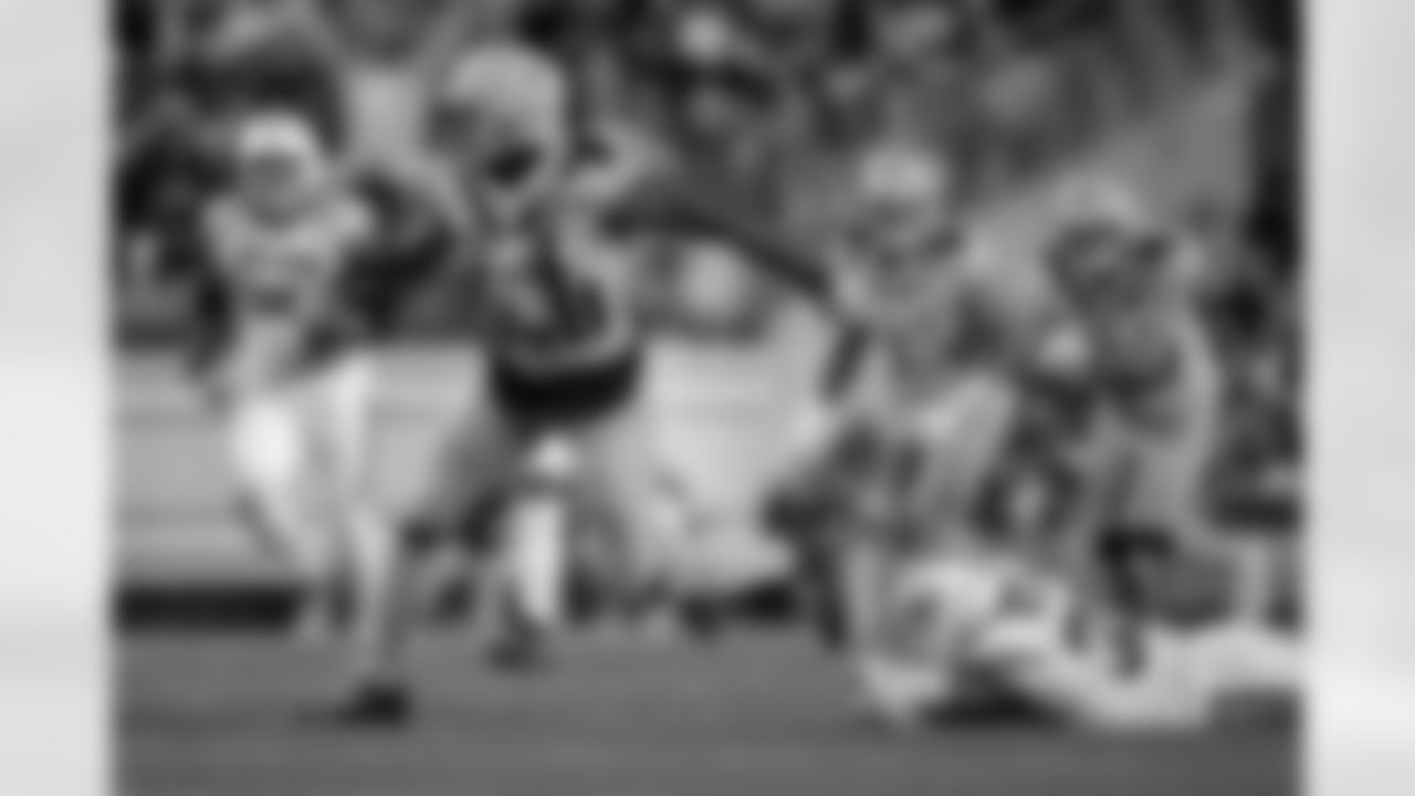 Pittsburgh Steelers wide receiver DK Metcalf (4) runs the ball during a regular season game against the Green Bay Packers, Sunday, Oct. 26, 2025 in Pittsburgh, PA. The Packers beat the Steelers 35-25. (Alysa Rubin / Pittsburgh Steelers)