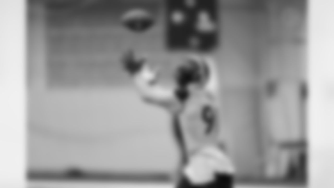 Pittsburgh Steelers linebacker T.J. Watt (90) during practice at the UPMC Rooney Sports Complex preparing for a Week 17 matchup against the Cleveland Browns, Friday, Dec. 26, 2025 in Pittsburgh, PA. (Karl Roser / Pittsburgh Steelers)