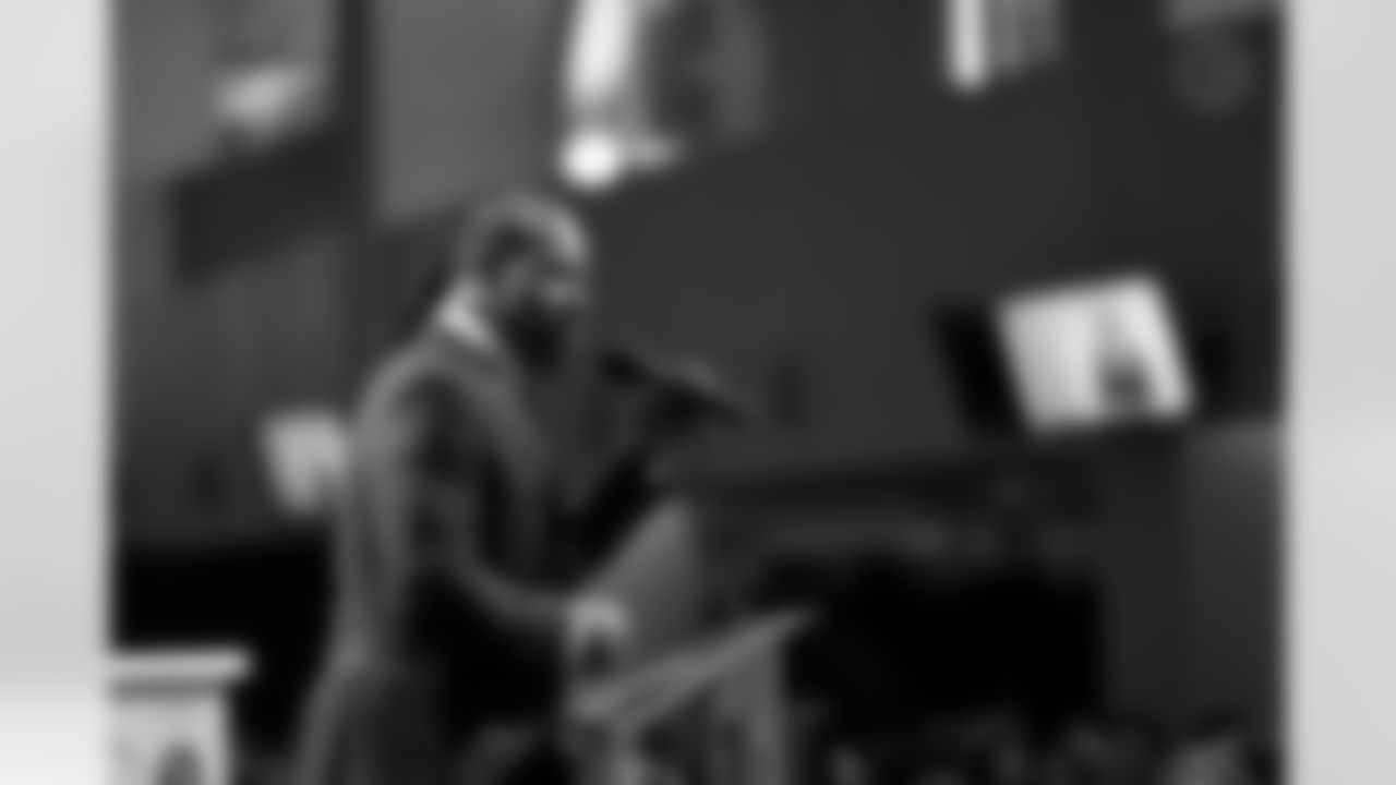 The Pittsburgh Steelers celebrate the 2025 Hall of Honor Class during the Hall of Honor Dinner Ceremony presented by U.S. Steel on Sunday, Dec. 14, 2025 in Pittsburgh, PA. (Alysa Rubin / Pittsburgh Steelers)