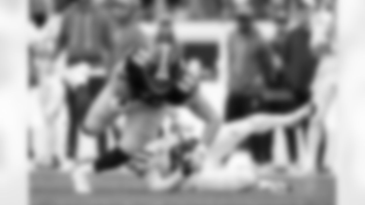 Pittsburgh Steelers tight end Pat Freiermuth (88) runs the ball during a regular season game between the Pittsburgh Steelers and the Indianapolis Colts, Sunday, Nov. 2, 2025 in Pittsburgh, PA. The Steelers defeated the Colts 27-20. (Karl Roser / Pittsburgh Steelers)