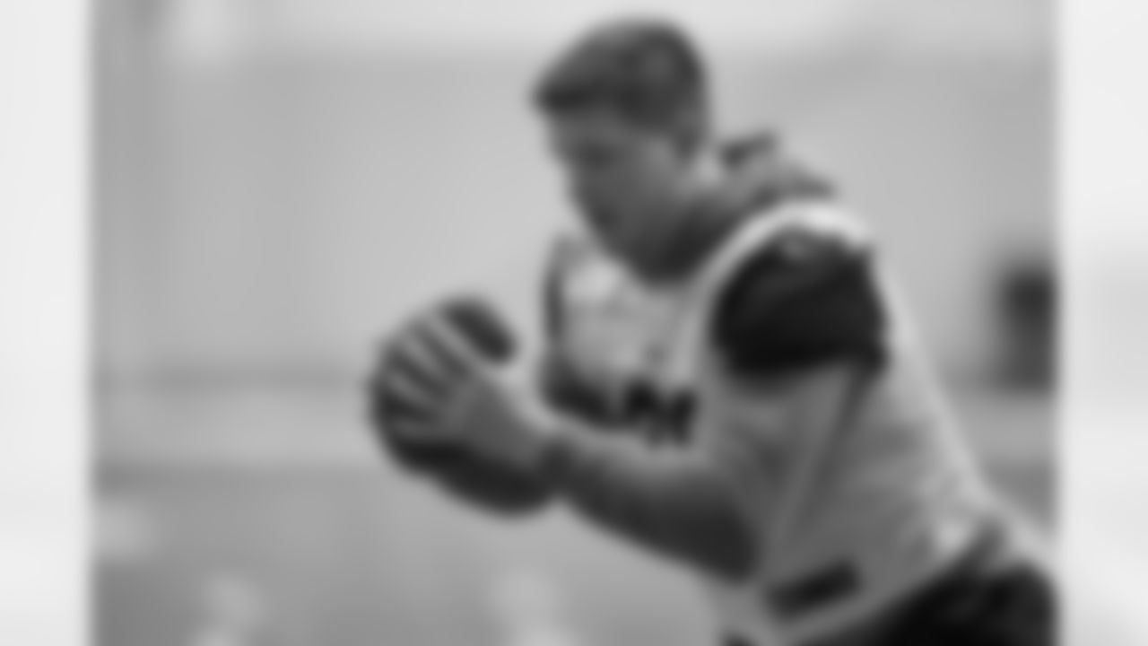 Pittsburgh Steelers linebacker Jack Sawyer (33) during practice at the UPMC Rooney Sports Complex preparing for a Week 16 matchup against the Detroit Lions, Wednesday, Dec. 31, 2025 in Pittsburgh, PA. (Karl Roser / Pittsburgh Steelers)