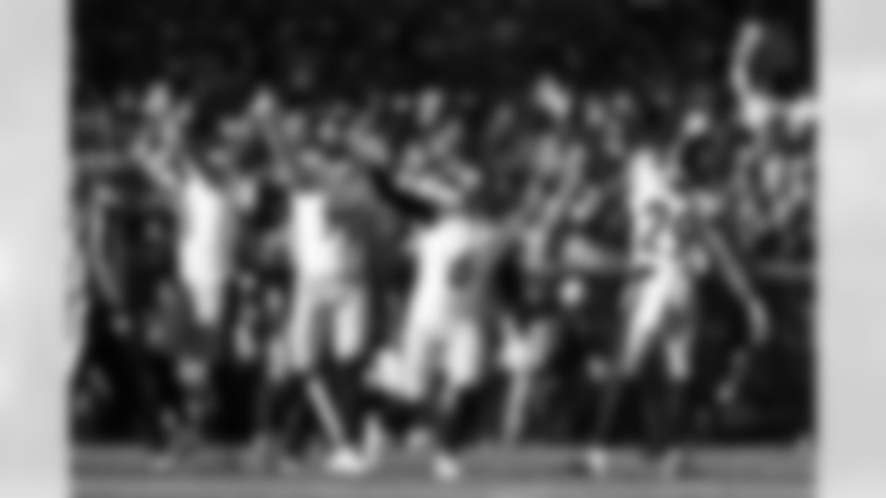 Pittsburgh Steelers linebacker Nick Herbig (51), Pittsburgh Steelers linebacker T.J. Watt (90), Pittsburgh Steelers linebacker Patrick Queen (6) and Pittsburgh Steelers safety Kyle Dugger (29) during a regular season game between the Pittsburgh Steelers and the Chicago Bears, Sunday, Nov. 23, 2025 in Chicago, IL. (Karl Roser / Pittsburgh Steelers)