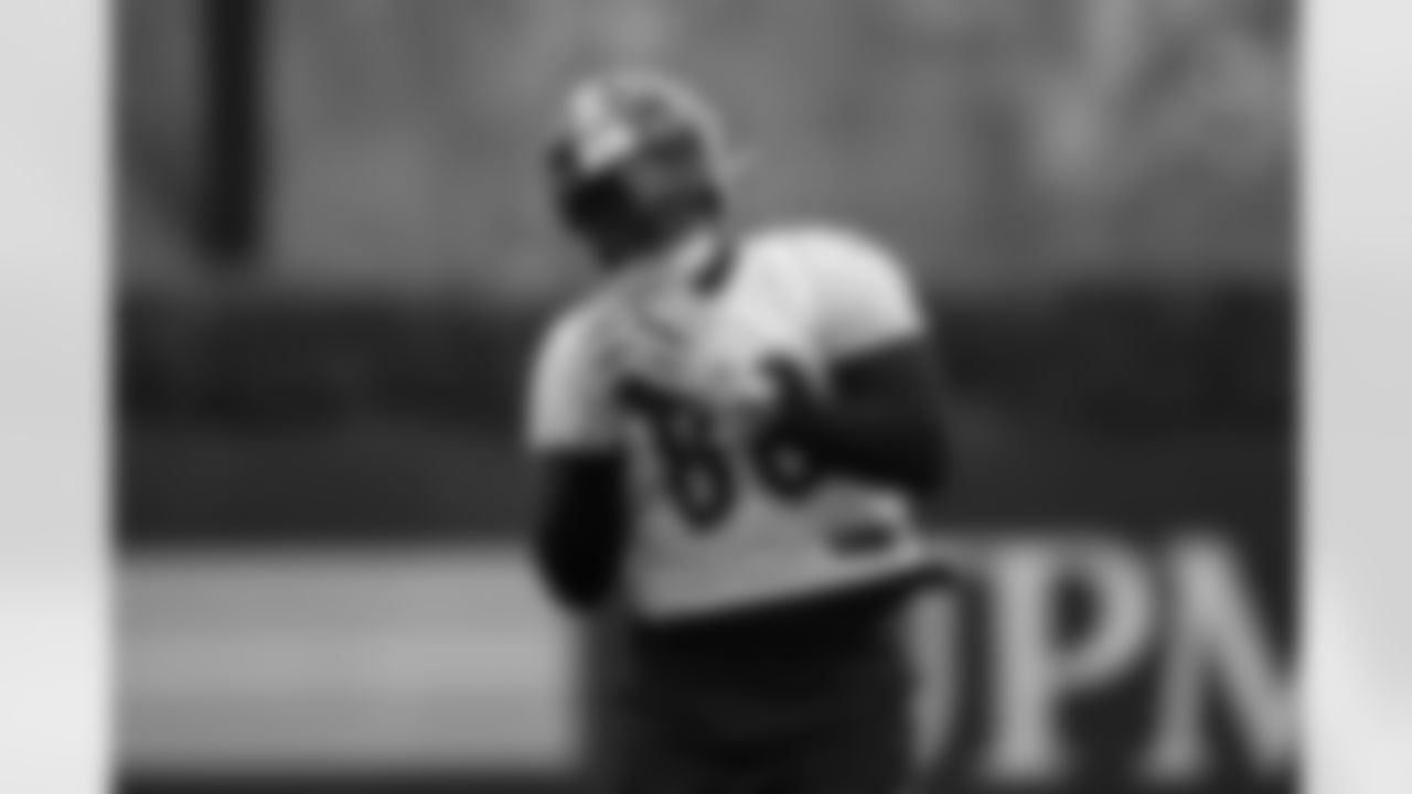 Pittsburgh Steelers tight end Darnell Washington (80) during practice at the UPMC Rooney Sports Complex preparing for a Week 12 matchup against the Chicago Bears, Friday, Nov. 21, 2025 in Pittsburgh, PA. (Alysa Rubin / Pittsburgh Steelers)