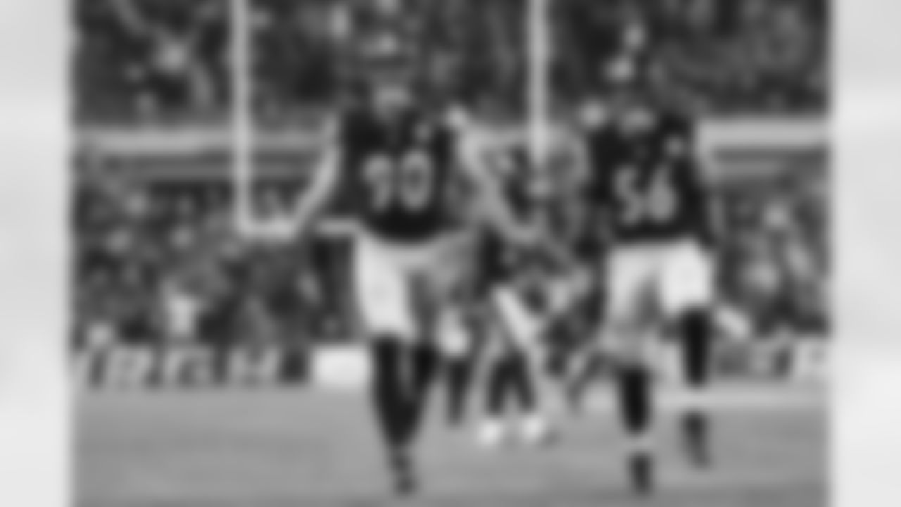 Pittsburgh Steelers linebacker T.J. Watt (90) and Pittsburgh Steelers linebacker Alex Highsmith (56) during a regular season game between the Pittsburgh Steelers and the Baltimore Ravens, Sunday, Jan. 4, 2026 in Pittsburgh, PA.  (Jared Wickerham / Pittsburgh Steelers)