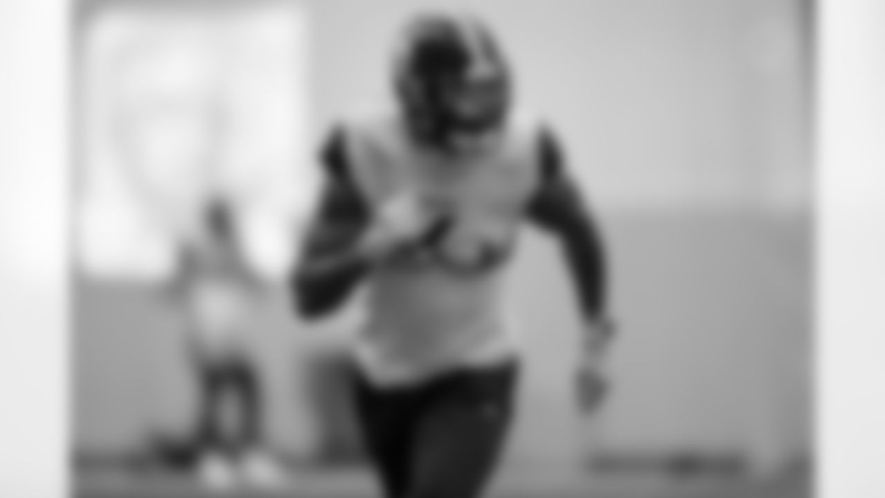 Pittsburgh Steelers linebacker Patrick Queen (6) during practice at the UPMC Rooney Sports Complex preparing for a Wild Card matchup against the Baltimore Ravens, Tuesday, Jan. 7, 2025 in Pittsburgh, PA. (Alysa Rubin / Pittsburgh Steelers)