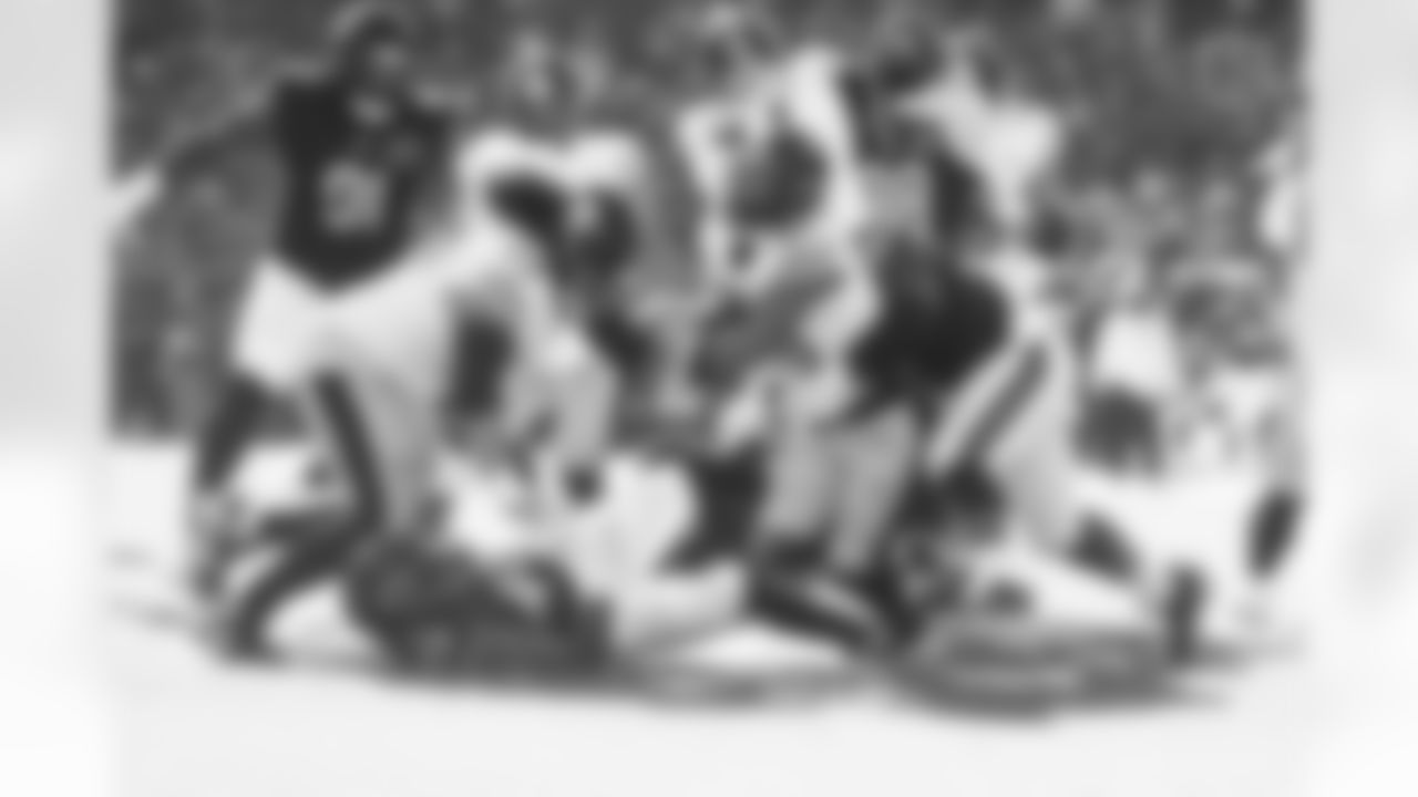 Pittsburgh Steelers running back Jaylen Warren (30) during a regular season game between the Pittsburgh Steelers and the Chicago Bears, Sunday, Nov. 23, 2025 in Chicago, IL. (Nick Smith / Pittsburgh Steelers)