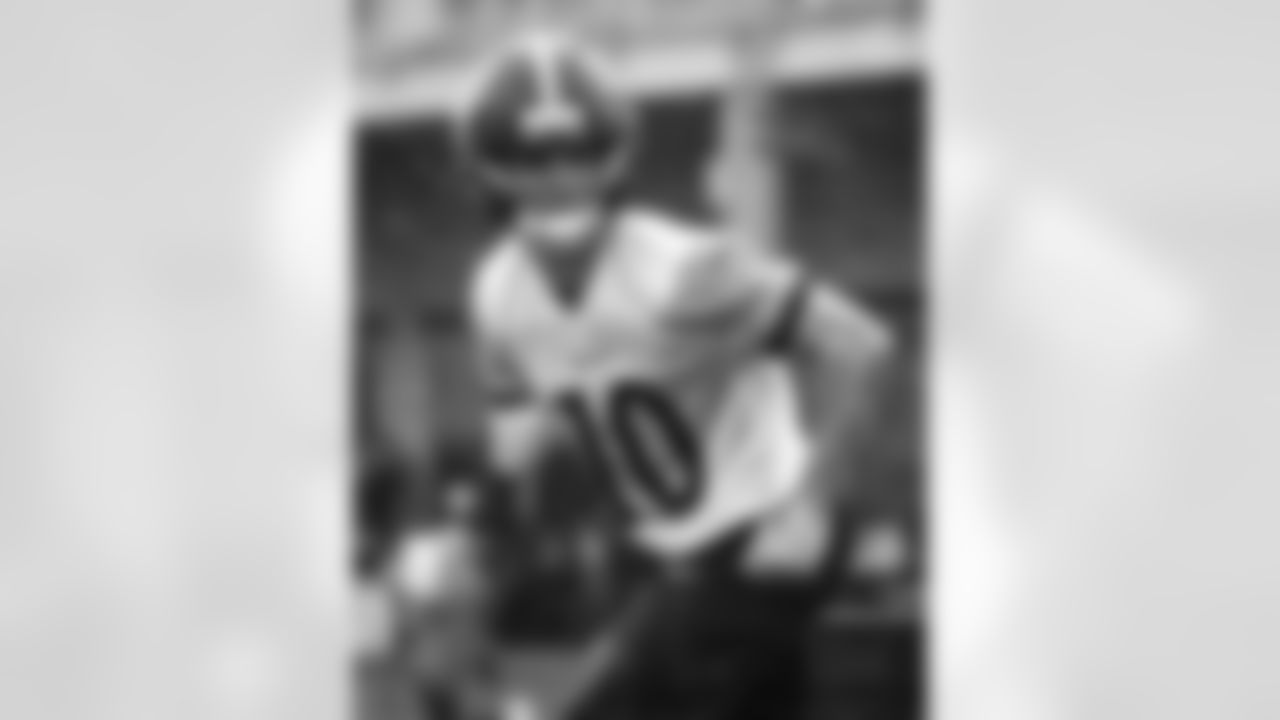 Pittsburgh Steelers wide receiver Roman Wilson (10) participates in the Organized Team Activities (OTAs), Wednesday May 28, 2025 at the UPMC Rooney Sports Complex. (James Dotter/ Pittsburgh Steelers)