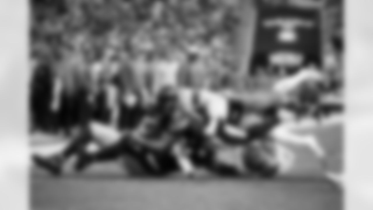 Pittsburgh Steelers running back Kenneth Gainwell (14) and Pittsburgh Steelers offensive lineman Spencer Anderson (74) during a regular season game between the Pittsburgh Steelers and the Cincinnati Bengals, Sunday, Nov. 16, 2025 in Pittsburgh, PA. The Steelers defeated the Bengals 34-12. (Karl Roser / Pittsburgh Steelers)