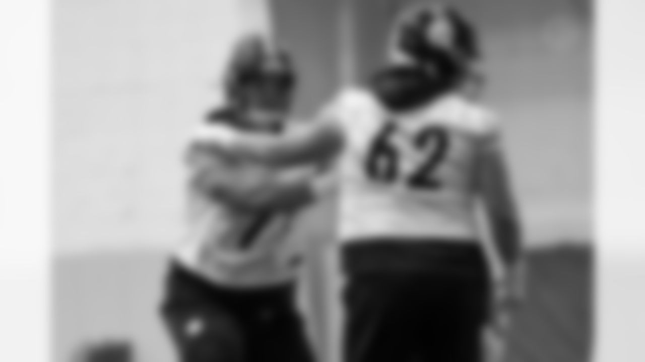 Pittsburgh Steelers guard Andrus Peat (71) and Pittsburgh Steelers center Ryan McCollum (62) during practice at the UPMC Rooney Sports Complex preparing for a Week 14 matchup against the Baltimore Ravens, Thursday, Dec. 4, 2025 in Pittsburgh, PA. (Alysa Rubin / Pittsburgh Steelers)