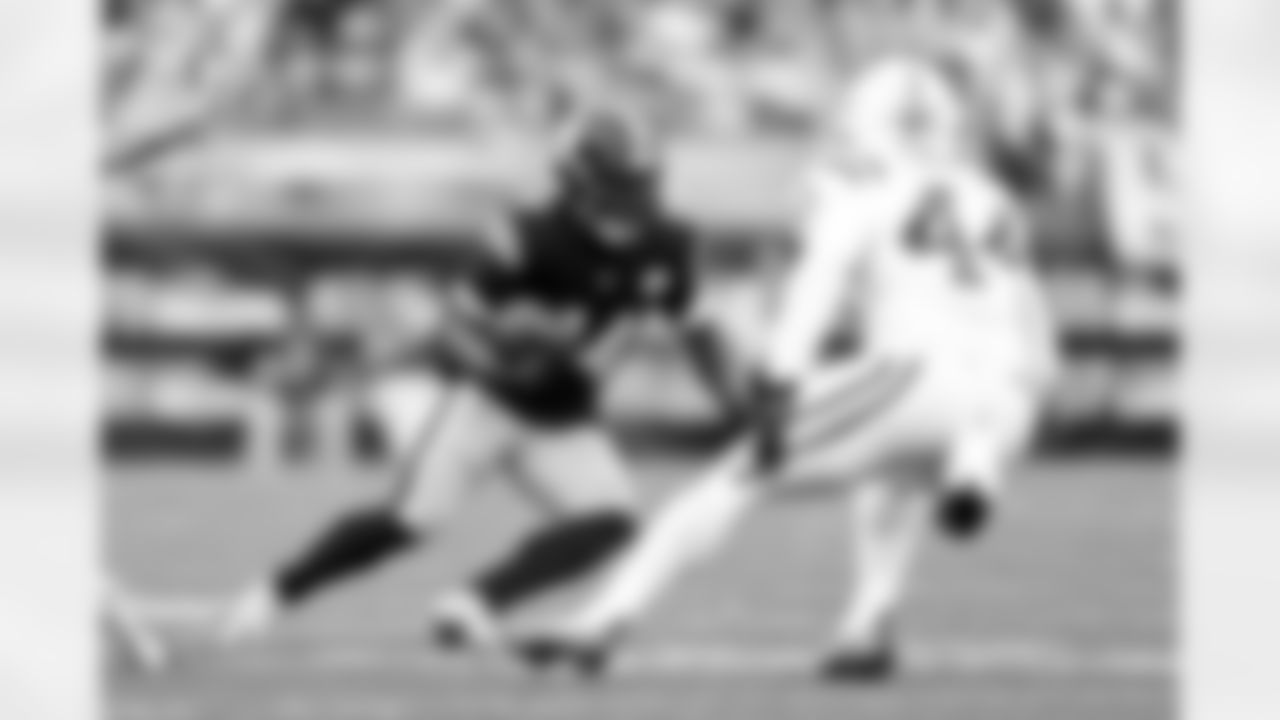 Pittsburgh Steelers running back Kenneth Gainwell (14) during a regular season game between the Pittsburgh Steelers and the Indianapolis Colts, Sunday, Nov. 2, 2025 in Pittsburgh, PA. (Karl Roser / Pittsburgh Steelers)