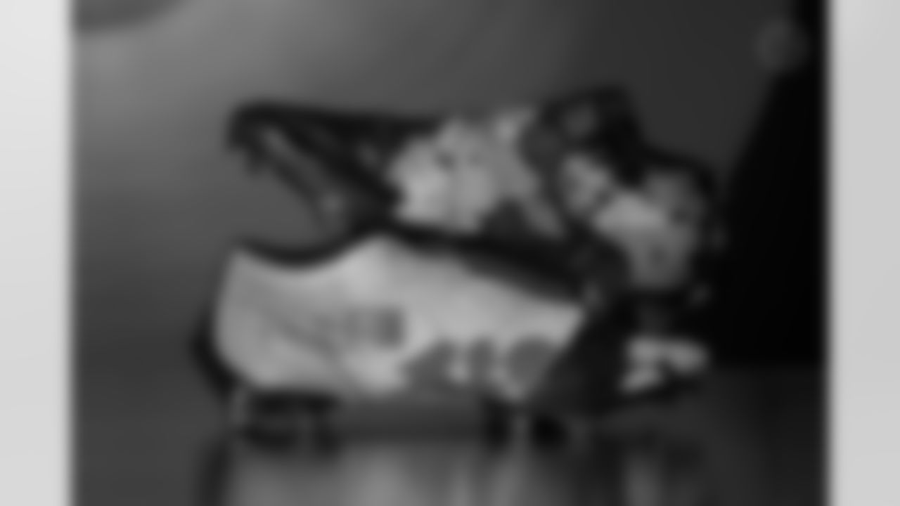 Pittsburgh Steelers safety Miles Killebrew (28) will showcase his custom cleats supporting Cafe Momentum during Week 13. (Alysa Rubin / Pittsburgh Steelers)