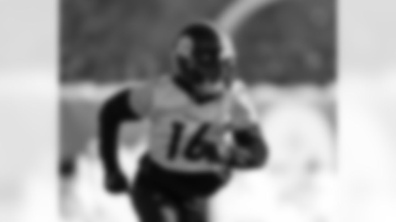 Pittsburgh Steelers wide receiver Adam Thielen (16) during practice at the UPMC Rooney Sports Complex preparing for a Week 16 matchup against the Detroit Lions, Thursday, Dec. 18, 2025 in Pittsburgh, PA. (Karl Roser / Pittsburgh Steelers)