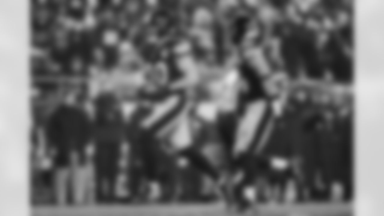 Pittsburgh Steelers linebacker T.J. Watt (90) during a regular season game between the Pittsburgh Steelers and the Baltimore Ravens, Sunday, Jan. 4, 2026 in Pittsburgh, PA.  (Alysa Rubin / Pittsburgh Steelers)