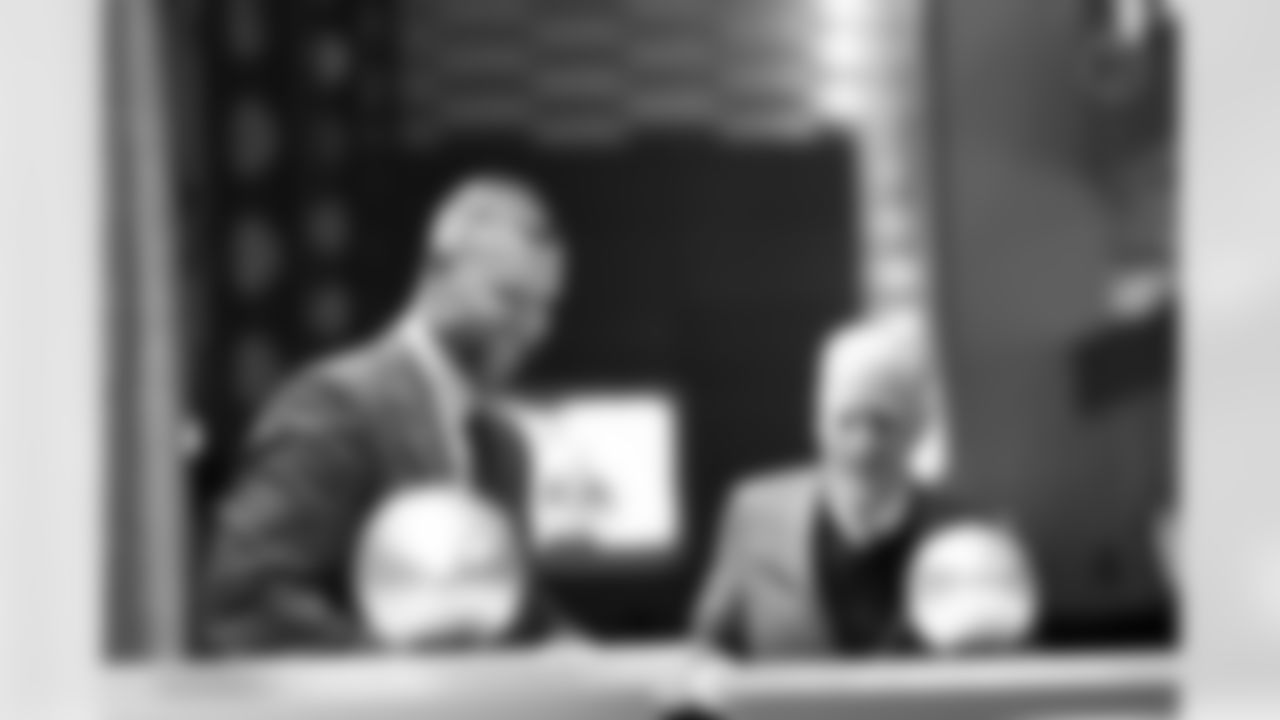 The Pittsburgh Steelers celebrate the 2025 Hall of Honor Class during the Hall of Honor Dinner Ceremony presented by U.S. Steel on Sunday, Dec. 14, 2025 in Pittsburgh, PA. (Alysa Rubin / Pittsburgh Steelers)