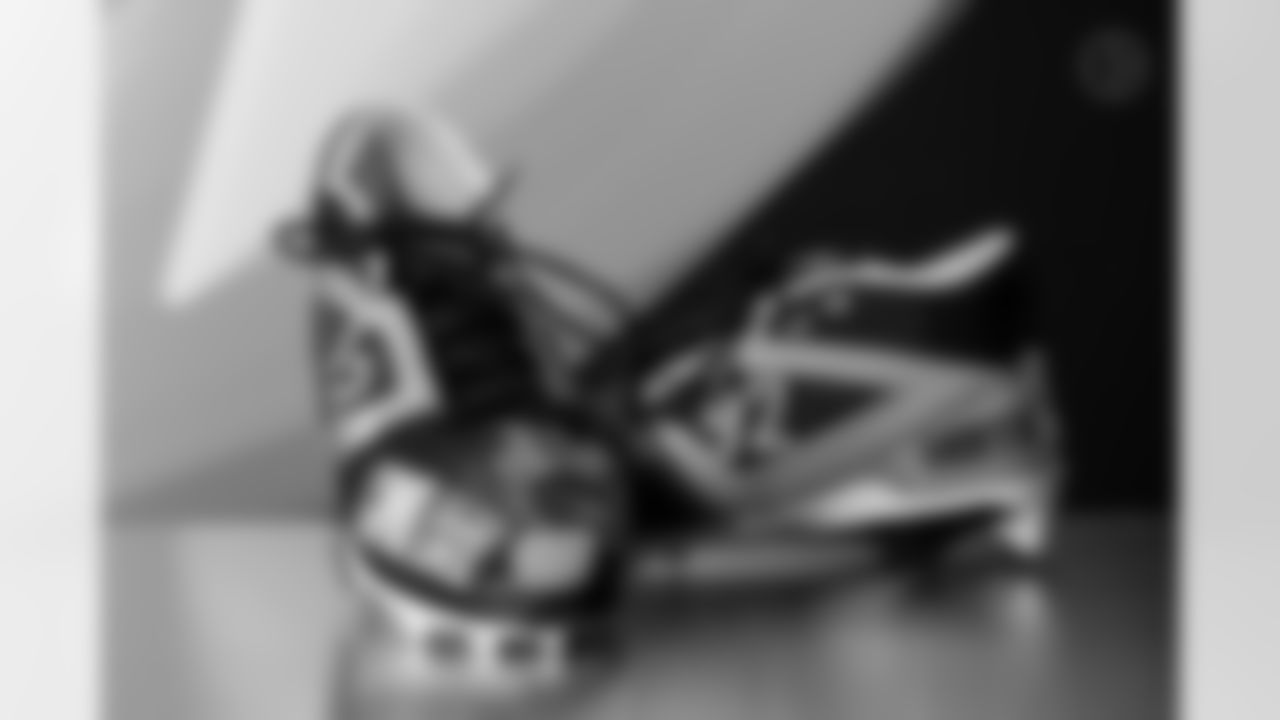 Pittsburgh Steelers defensive tackle Isaiahh Loudermilk (92) will showcase his custom cleats supporting Cafe Momentum during Week 13. (Alysa Rubin / Pittsburgh Steelers)