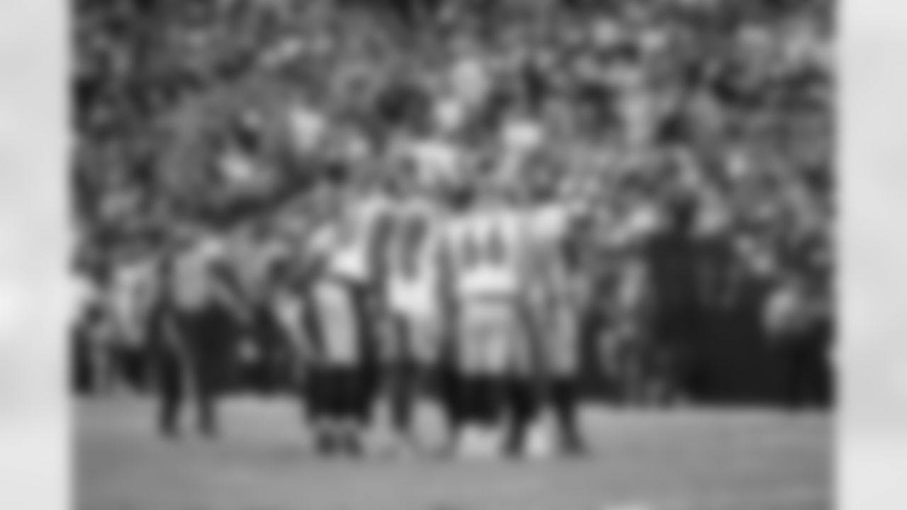 The offense huddles during a regular season game between the Pittsburgh Steelers and the Las Vegas Raiders, Sunday, Oct. 13, 2024 in Las Vegas, NV. (Karl Roser / Pittsburgh Steelers)