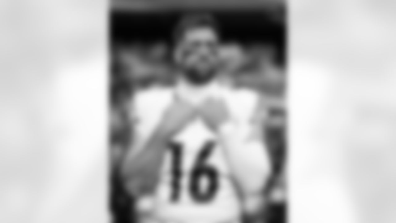 Pittsburgh Steelers wide receiver Adam Thielen (16) prior to a regular season game between the Pittsburgh Steelers and the Baltimore Ravens, Sunday, Dec. 7, 2025 in Baltimore, MD. The Steelers defeated the Ravens 27-22. (Karl Roser / Pittsburgh Steelers)