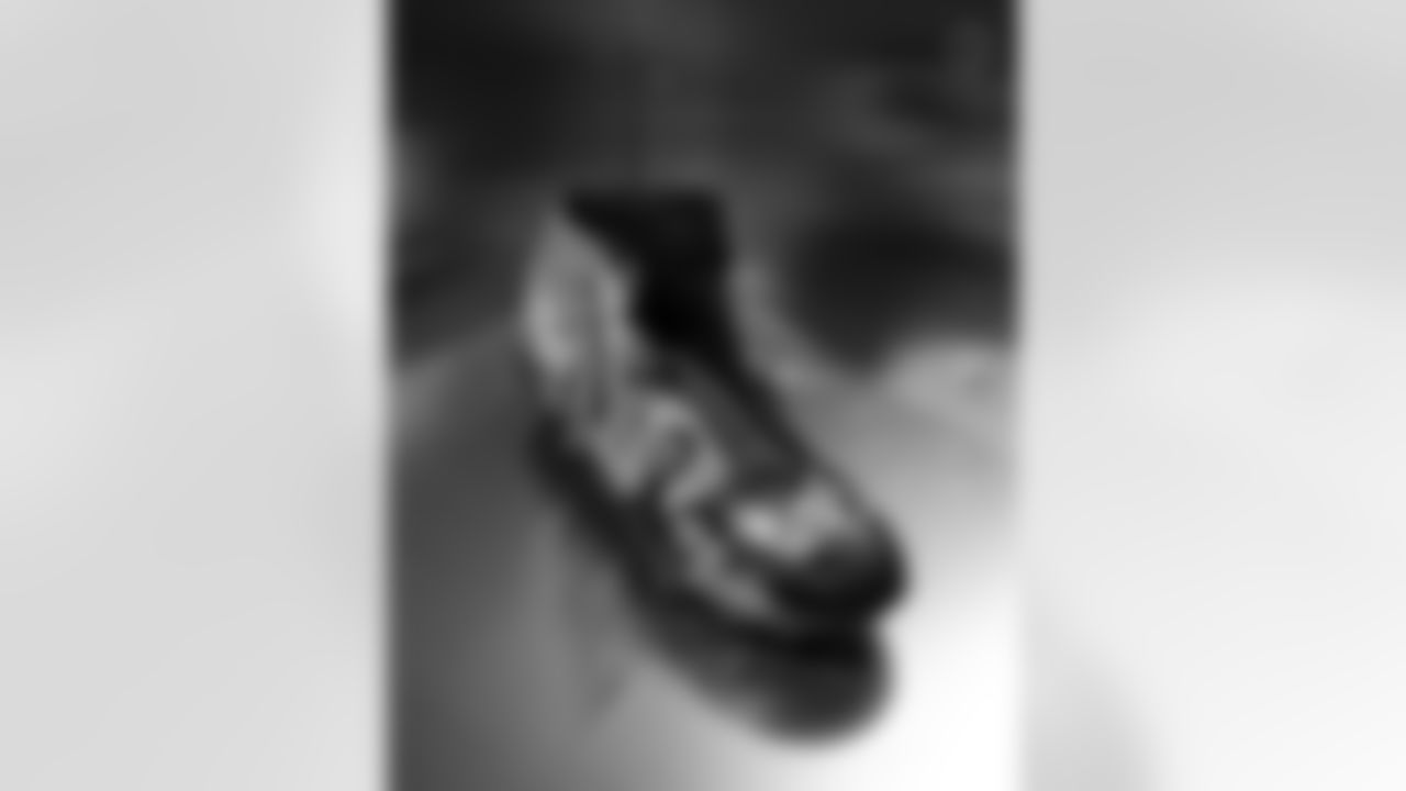 Pittsburgh Steelers defensive tackle Keeanu Benton (95) will showcase his custom cleats supporting Cafe Momentum during Week 13. (Alysa Rubin / Pittsburgh Steelers)