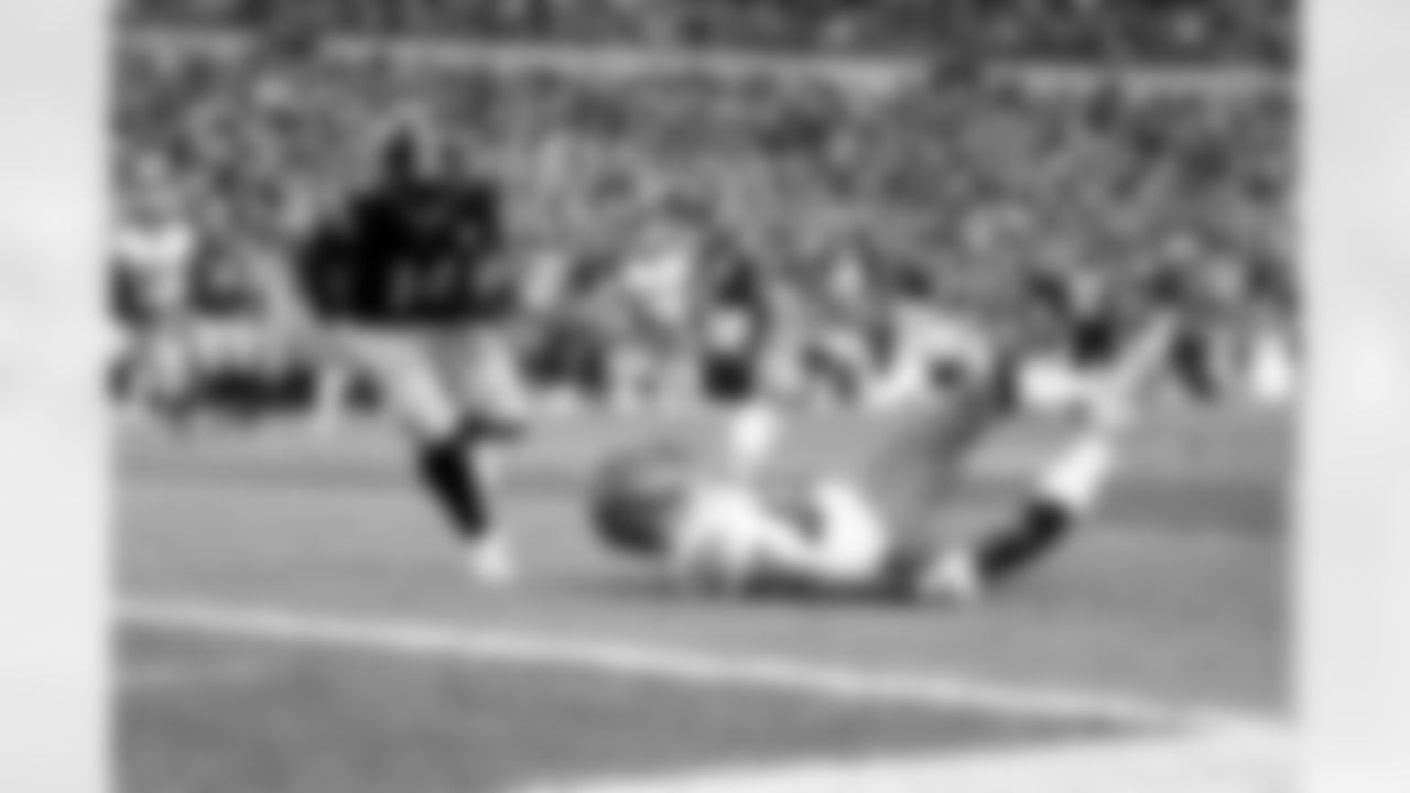 Pittsburgh Steelers running back Kenneth Gainwell (14) during a regular season game between the Pittsburgh Steelers and the Cincinnati Bengals, Sunday, Nov. 16, 2025 in Pittsburgh, PA. (Alysa Rubin / Pittsburgh Steelers)