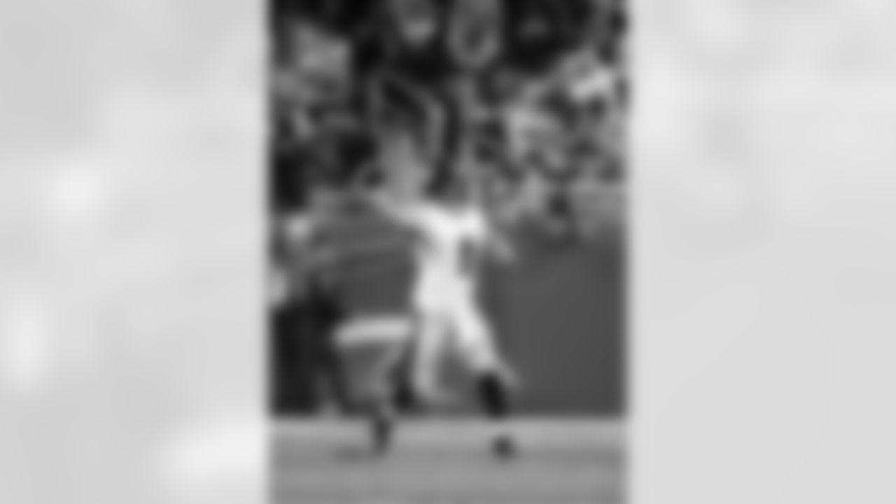 Pittsburgh Steelers quarterback Aaron Rodgers (8) during a regular season game between the Pittsburgh Steelers and the Detroit Lions, Sunday, Dec. 21, 2025 in Detroit, MI. (Alysa Rubin / Pittsburgh Steelers)