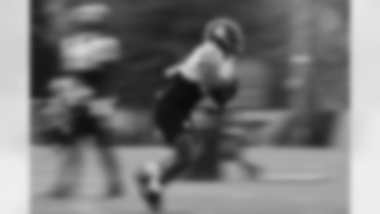 Pittsburgh Steelers running back Jaylen Warren (30) during practice at the UPMC Rooney Sports Complex preparing for a Week 9 matchup against the Indianapolis Colts, Wednesday, Oct. 29, 2025 in Pittsburgh, PA. (Alysa Rubin / Pittsburgh Steelers)