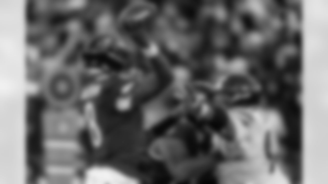 Pittsburgh Steelers defensive tackle Cameron Heyward (97) pressures Baltimore Ravens quarterback Lamar Jackson (8) during a regular season game, Sunday, Dec. 7, 2025 in Baltimore, MD. The Steelers defeated the Ravens 27-22. (Alysa Rubin / Pittsburgh Steelers)