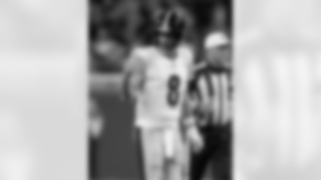 Pittsburgh Steelers quarterback Aaron Rodgers (8) during a regular season game between the Pittsburgh Steelers and the Detroit Lions, Sunday, Dec. 21, 2025 in Detroit, MI. The Steelers defeated the Lions 29-24. (Karl Roser / Pittsburgh Steelers)