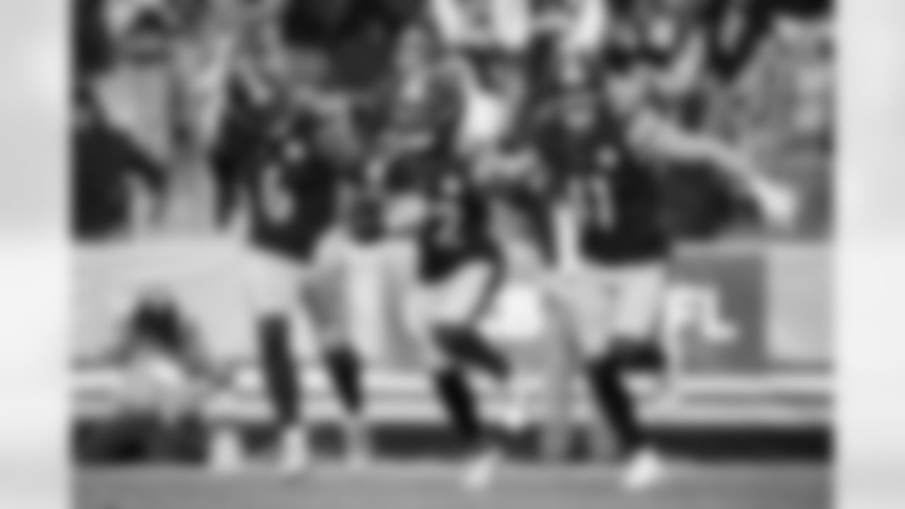 Pittsburgh Steelers linebacker Patrick Queen (6), Pittsburgh Steelers cornerback James Pierre (42), and Pittsburgh Steelers linebacker Payton Wilson (41) during a regular season game between the Pittsburgh Steelers and the Cincinnati Bengals, Sunday, Nov. 16, 2025 in Pittsburgh, PA. The Steelers defeated the Bengals 34-12. (Karl Roser / Pittsburgh Steelers)