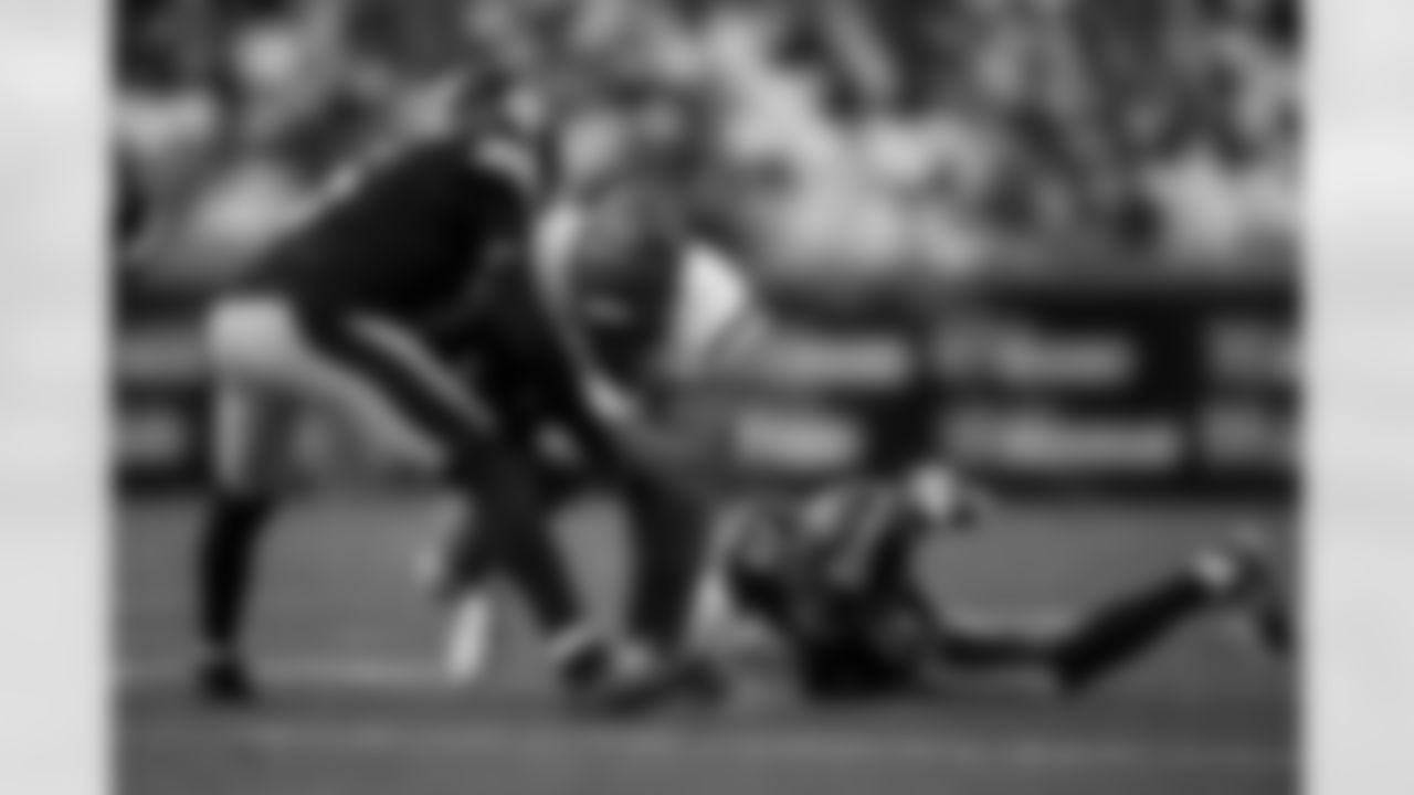 Pittsburgh Steelers cornerback Jalen Ramsey (5) and Pittsburgh Steelers cornerback Brandin Echols (26) tackle an opponent during a regular season game against the Cincinnati Bengals, Sunday, Nov. 16, 2025 in Pittsburgh, PA. The Steelers defeated the Bengals 34-12. (Alysa Rubin / Pittsburgh Steelers)