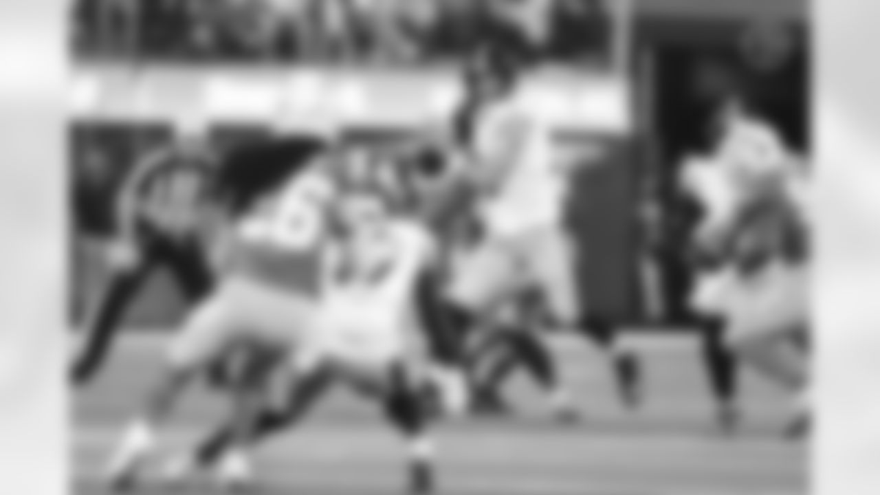 Pittsburgh Steelers quarterback Aaron Rodgers (8) during a regular season game between the Pittsburgh Steelers and the Los Angeles Chargers, Sunday, Nov. 9, 2025 in Inglewood, CA. (Karl Roser / Pittsburgh Steelers)