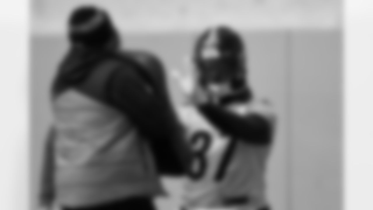 Pittsburgh Steelers running back Trey Sermon (37) during practice at the UPMC Rooney Sports Complex preparing for a Week 18 matchup against the Baltimore Ravens, Thursday, Jan. 1, 2026 in Pittsburgh, PA. (Alysa Rubin / Pittsburgh Steelers)