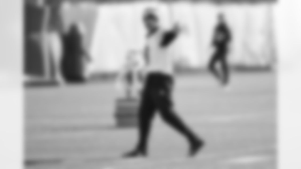 Pittsburgh Steelers quarterback Aaron Rodgers (8) during practice at the UPMC Rooney Sports Complex preparing for a Week 10 matchup against the Los Angeles Chargers, Wednesday, Nov. 5, 2025 in Pittsburgh, PA. (Alysa Rubin / Pittsburgh Steelers)