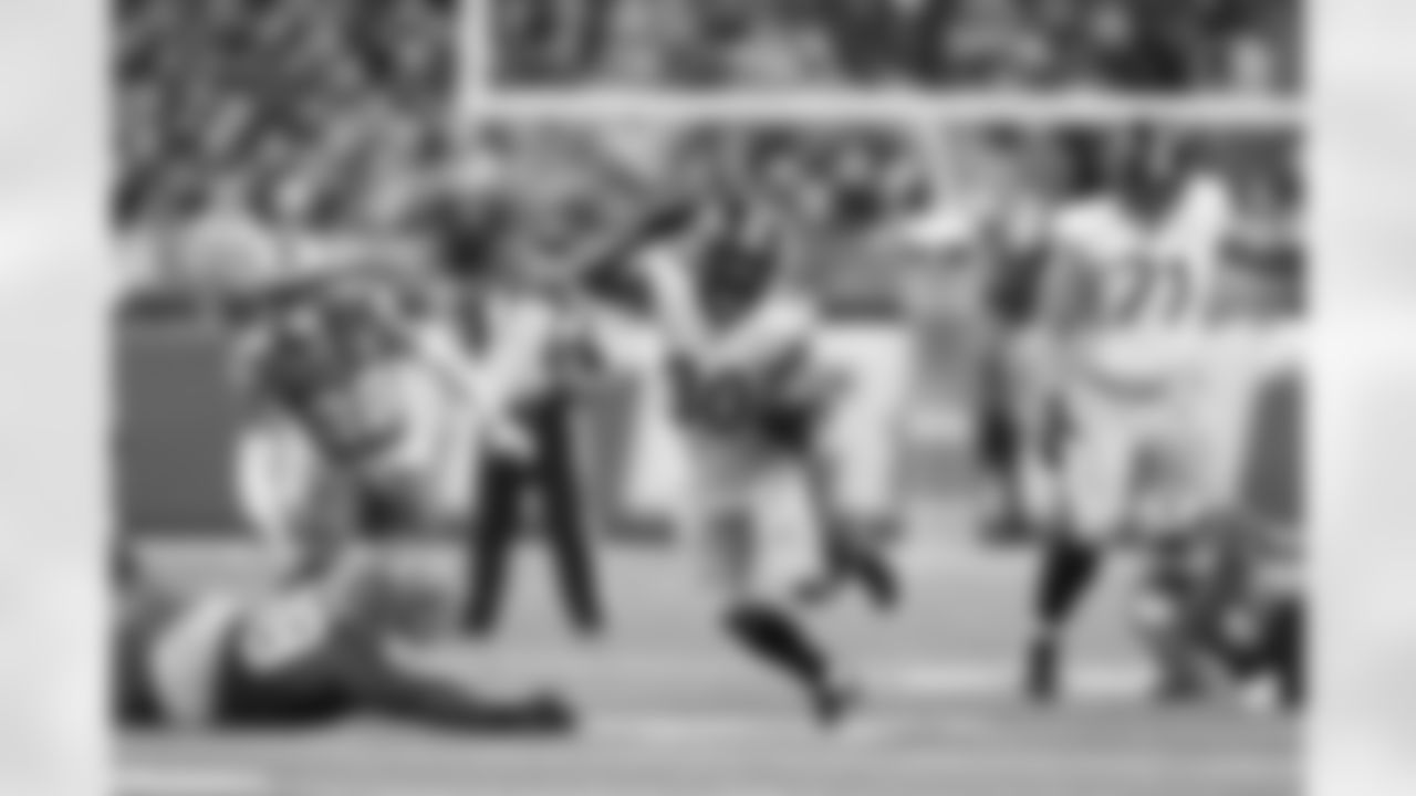 Pittsburgh Steelers running back Jaylen Warren (30) during a regular season game between the Pittsburgh Steelers and the Detroit Lions, Sunday, Dec. 21, 2025 in Detroit, MI. (Karl Roser / Pittsburgh Steelers)