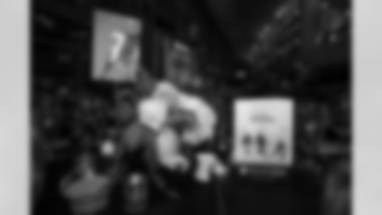 The Pittsburgh Steelers celebrate the 2025 Hall of Honor Class during the Hall of Honor Dinner Ceremony presented by U.S. Steel on Sunday, Dec. 14, 2025 in Pittsburgh, PA. (Alysa Rubin / Pittsburgh Steelers)