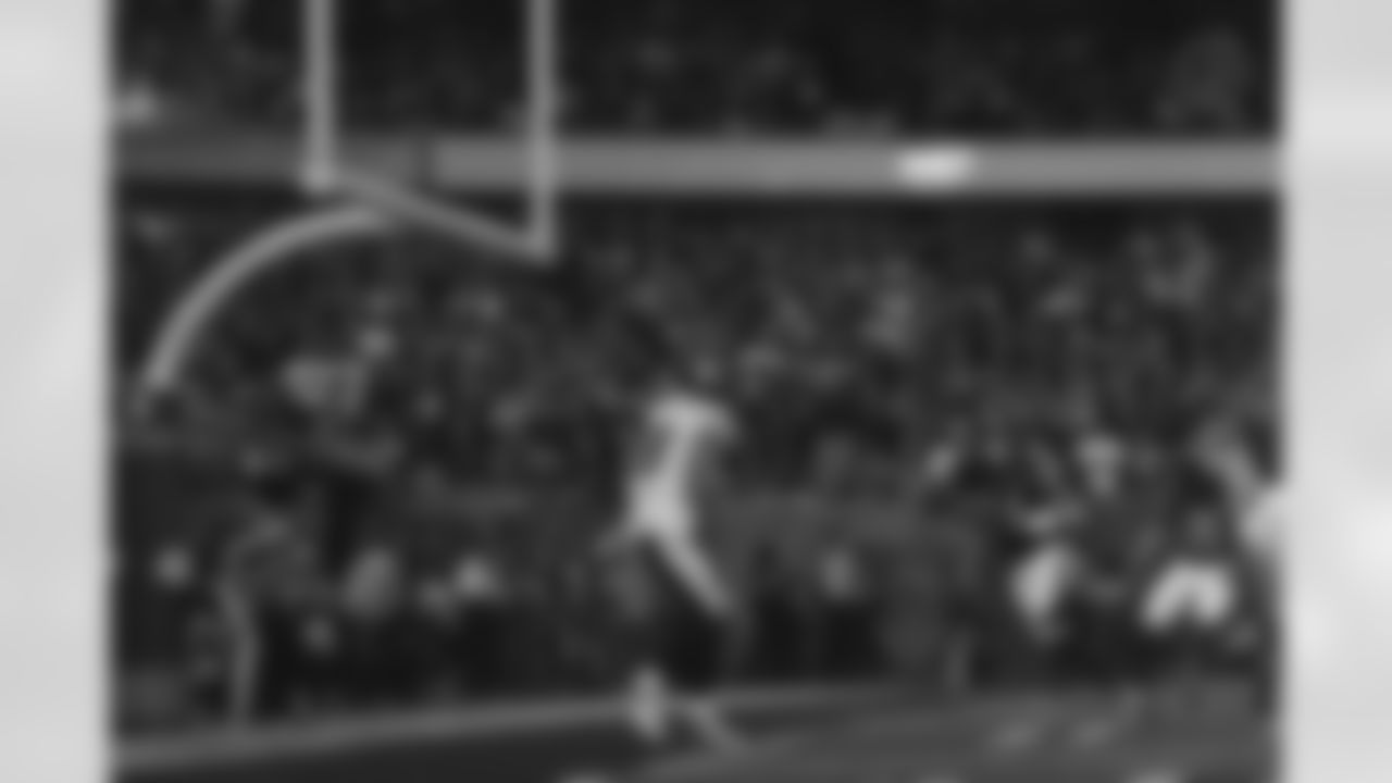 Pittsburgh Steelers tight end Pat Freiermuth (88) during a regular season game between the Pittsburgh Steelers and the Chicago Bears, Sunday, Nov. 23, 2025 in Chicago, IL. (Alysa Rubin / Pittsburgh Steelers)