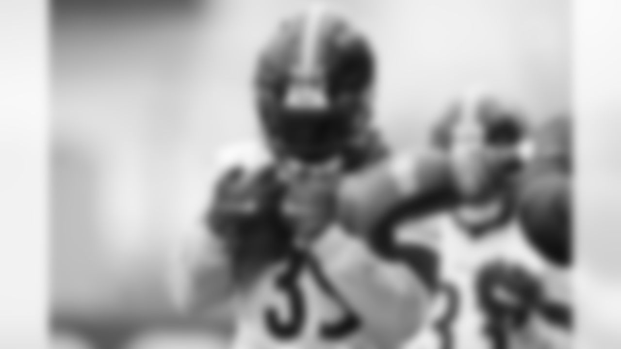 Pittsburgh Steelers running back Jonathan Ward (35) during practice at the UPMC Rooney Sports Complex preparing for a Week 18 matchup against the Cincinnati Bengals, Thursday, Jan. 2, 2025 in Pittsburgh, PA. (Alysa Rubin / Pittsburgh Steelers)