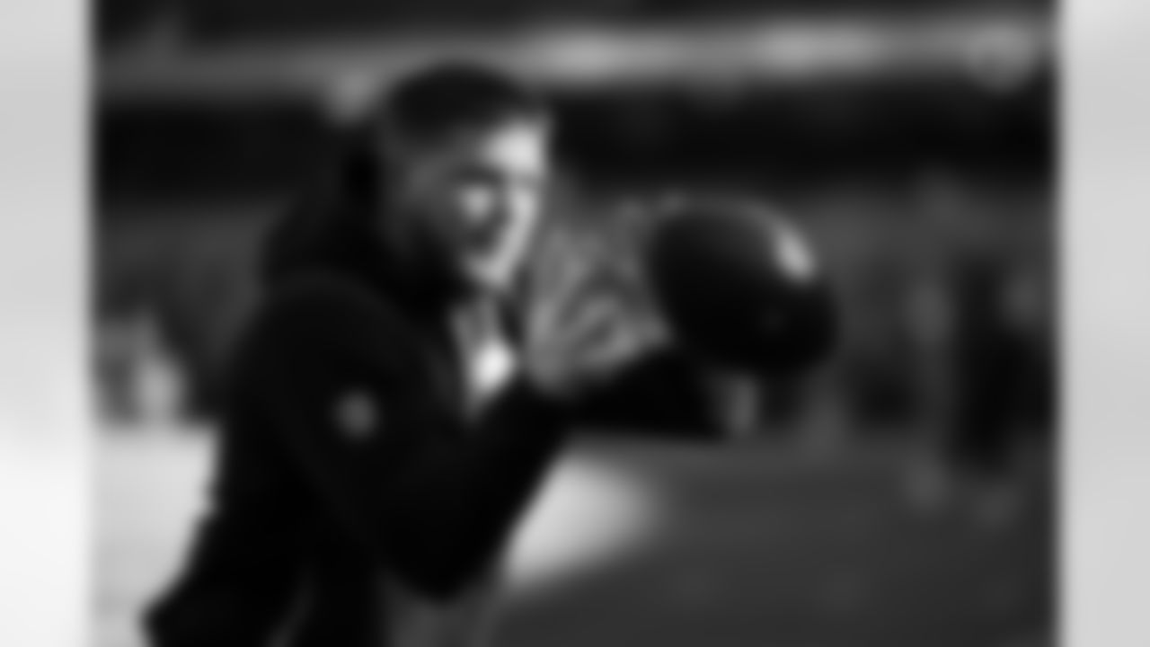 Pittsburgh Steelers linebacker Jack Sawyer (33) during a regular season game between the Pittsburgh Steelers and the Chicago Bears, Sunday, Nov. 23, 2025 in Chicago, IL. (Karl Roser / Pittsburgh Steelers)