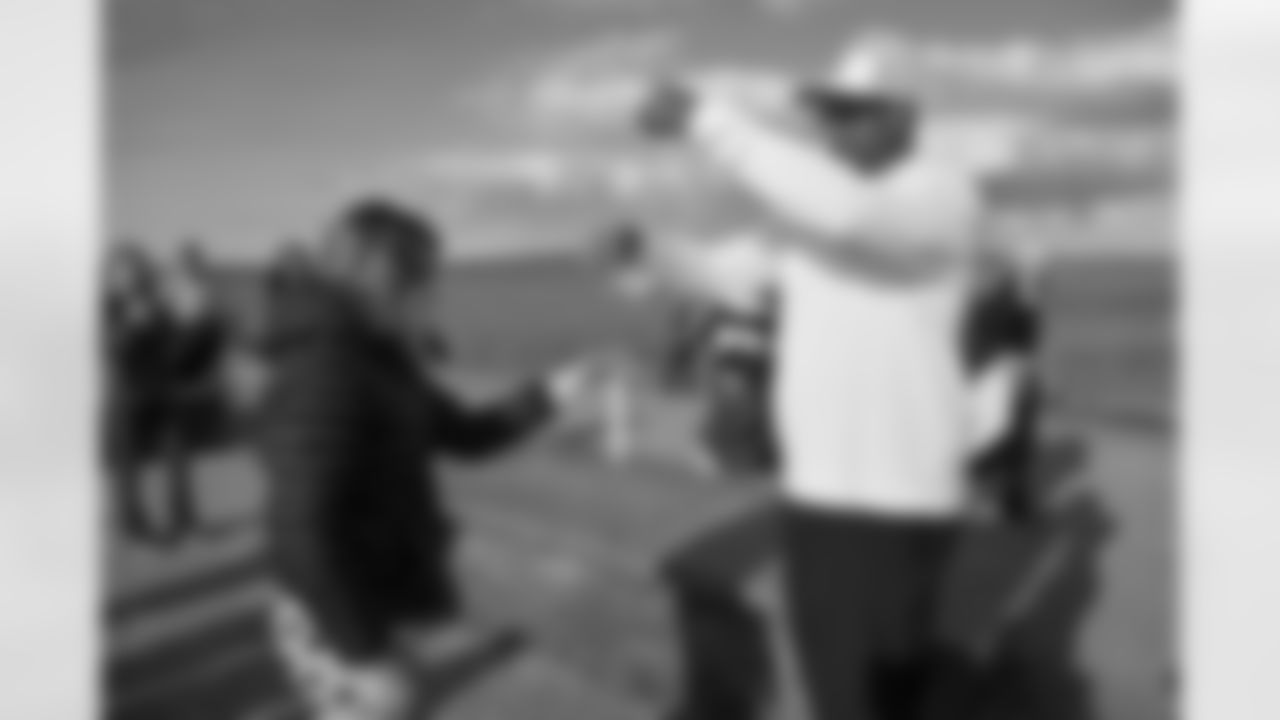 Pittsburgh Steelers legend Max Starks gives out Terrible Towels to locals at the Cliffs of Moher on Tuesday, Sept. 23, 2025 in County Clare, Ireland. (Brendan Moran / Pittsburgh Steelers)