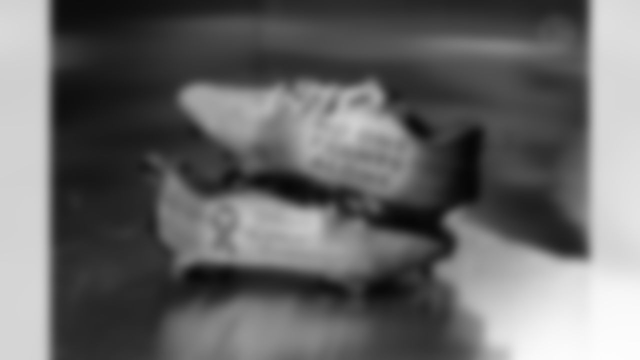 Pittsburgh Steelers cornerback/punt returner Donte Kent (34) will showcase his custom cleats supporting breast cancer awareness during Week 13. (Alysa Rubin / Pittsburgh Steelers)