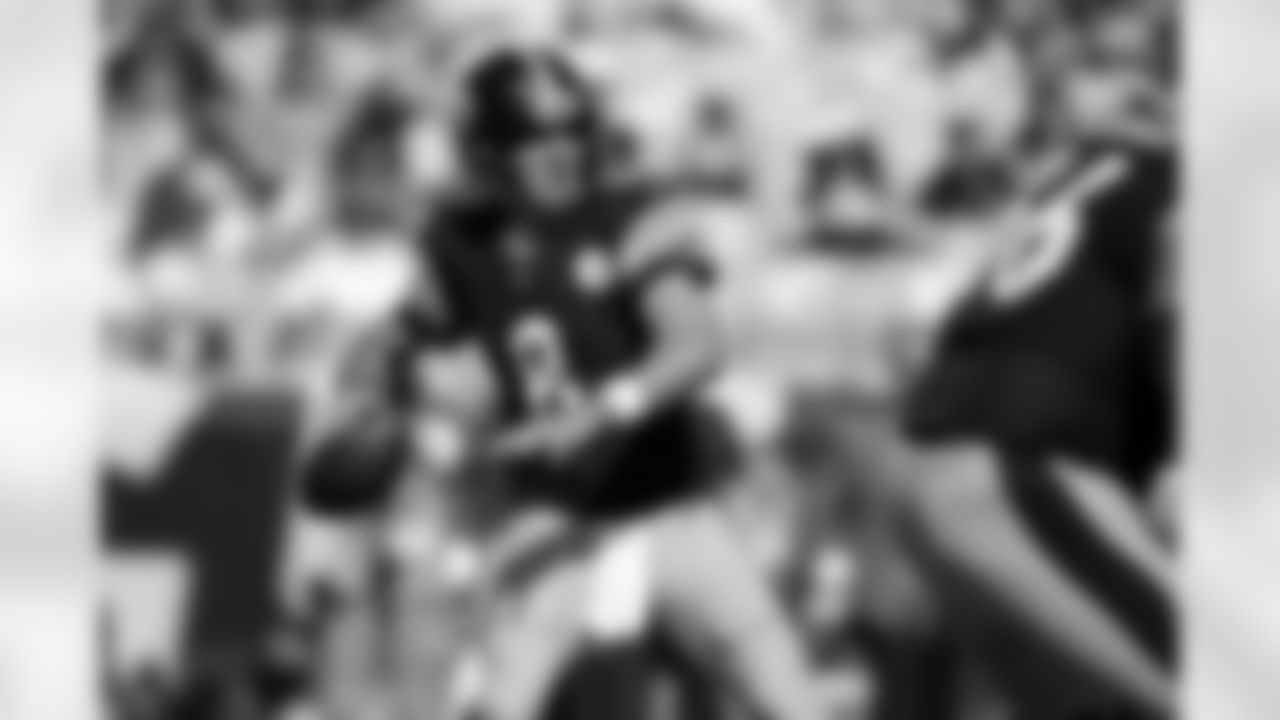 Pittsburgh Steelers quarterback Aaron Rodgers (8) throws the ball during a regular season game between the Pittsburgh Steelers and the Seattle Seahawks, Sunday, Sept. 14, 2025 in Pittsburgh, PA. The Seahawks beat the Steelers 31-17. (Karl Roser / Pittsburgh Steelers)