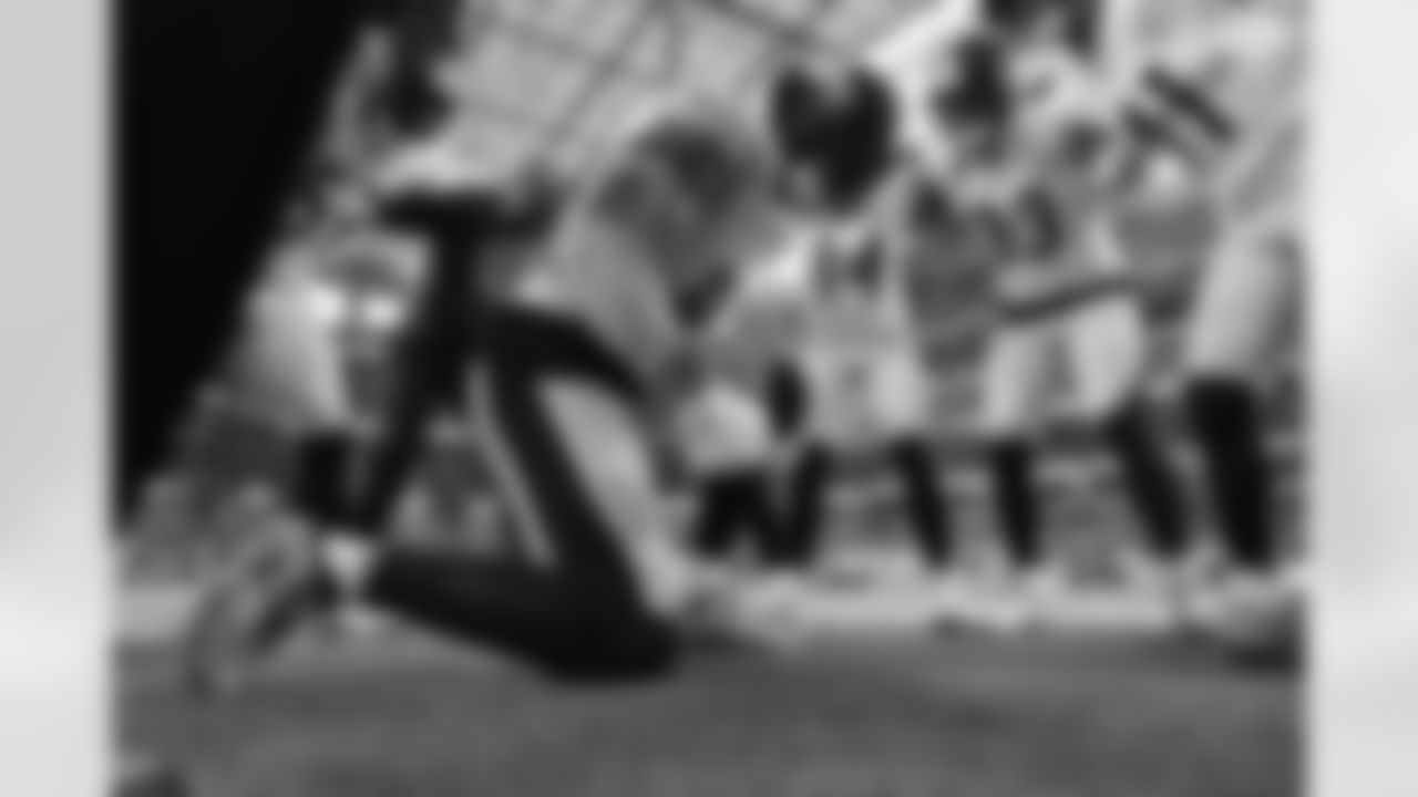 Pittsburgh Steelers linebacker Malik Harrison (50) Pittsburgh Steelers linebacker T.J. Watt (90) Pittsburgh Steelers linebacker Jack Sawyer (33) Pittsburgh Steelers linebacker Payton Wilson (41) Pittsburgh Steelers linebacker Mark Robinson (57)  during a regular season game between the Pittsburgh Steelers and the Los Angeles Chargers, Sunday, Nov. 9, 2025 in Inglewood, CA. (Karl Roser / Pittsburgh Steelers)