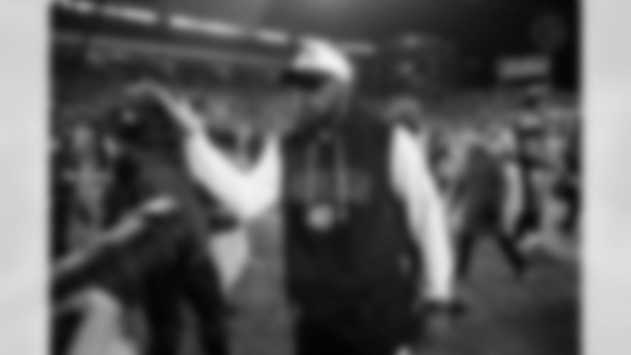 Pittsburgh Steelers head coach Mike Tomlin celebrates following a regular season game against the Baltimore Ravens, Sunday, Jan. 4, 2026 in Pittsburgh, PA. The Steelers defeated the Ravens 26-24. (Alysa Rubin / Pittsburgh Steelers)